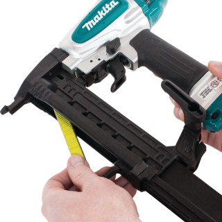Engrapadora neumática AT638 Makita